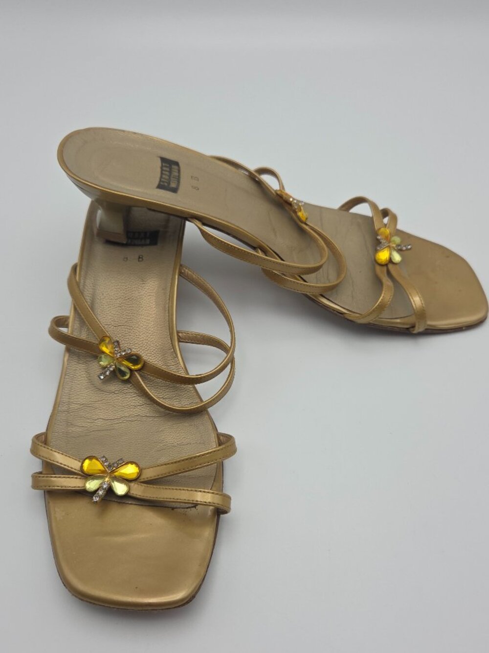Vintage Stuart Weitzman Bugaboo Gold Patent Sandals – Size 8